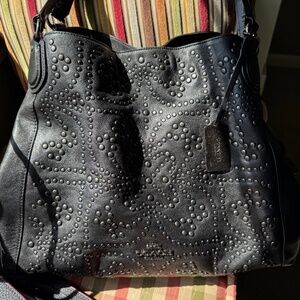 Authentic Coach Studded hobo/shoulder bag in black leather with a stud-pattern
